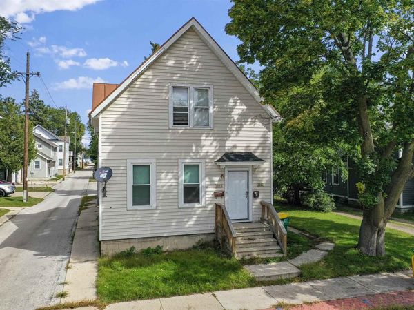 1019 E WALNUT STREET, Green Bay, WI 54301