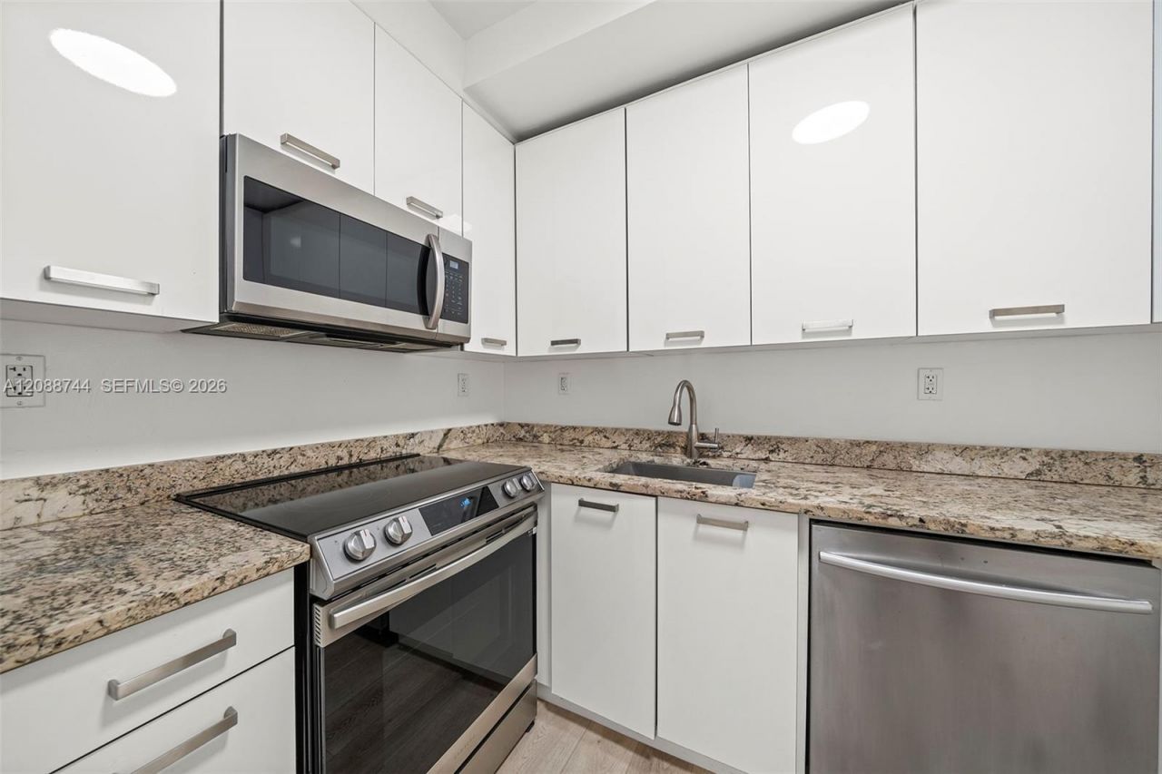 5005 Collins Ave, Unit 1525, Miami Beach, FL 33140 Photo