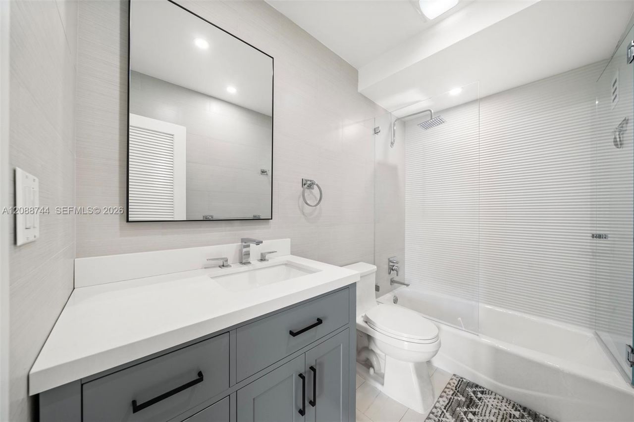 5005 Collins Ave, Unit 1525, Miami Beach, FL 33140 Photo
