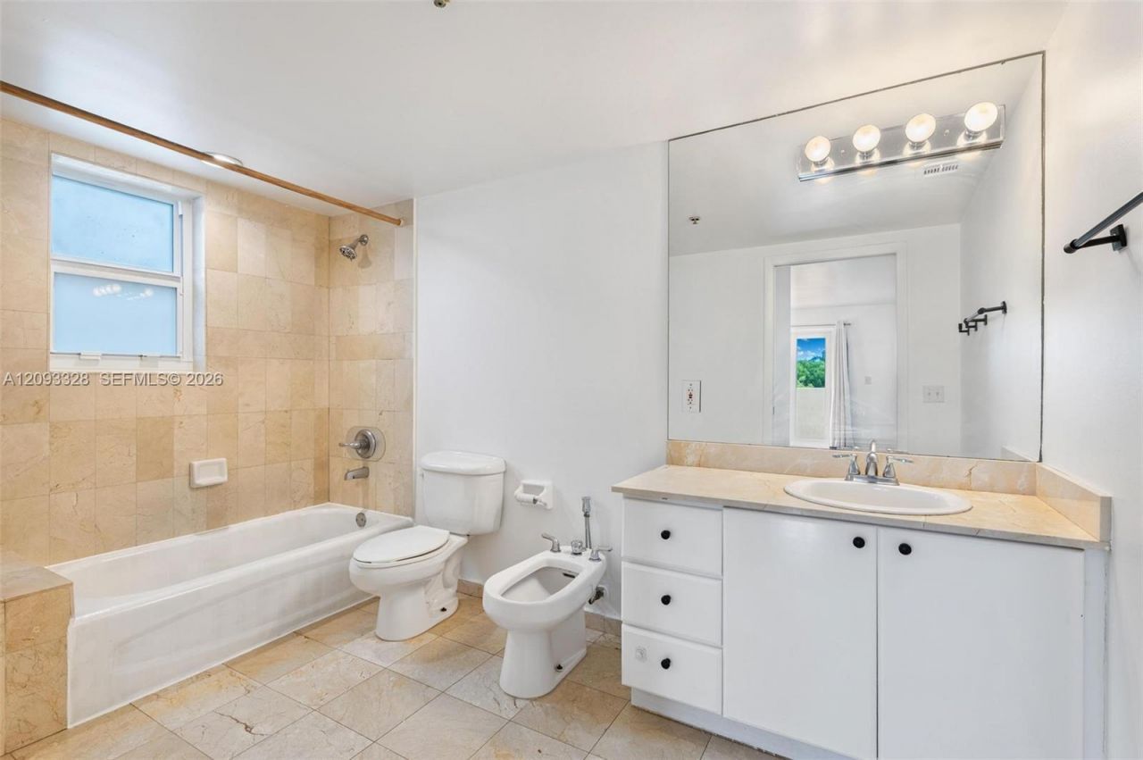 227 Michigan Ave , Unit 405, Miami Beach, FL 33139 Photo