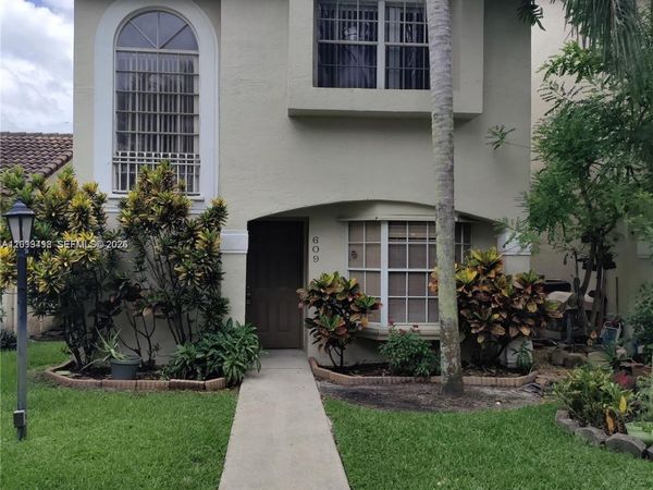 609 NW 109th Ave , Pembroke Pines, FL 33026
