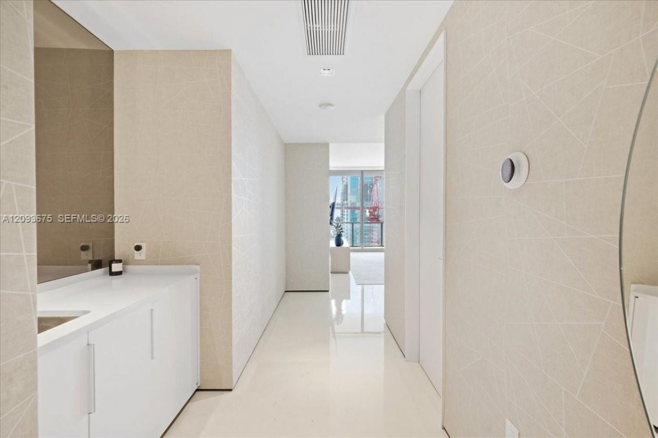 1000 Biscayne Blvd , Unit 4102, Miami, FL 33132 Photo