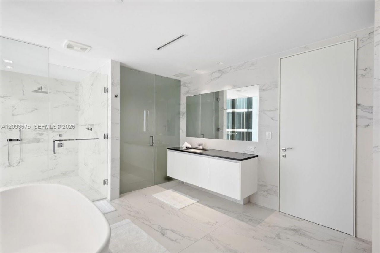 1000 Biscayne Blvd , Unit 4102, Miami, FL 33132 Photo