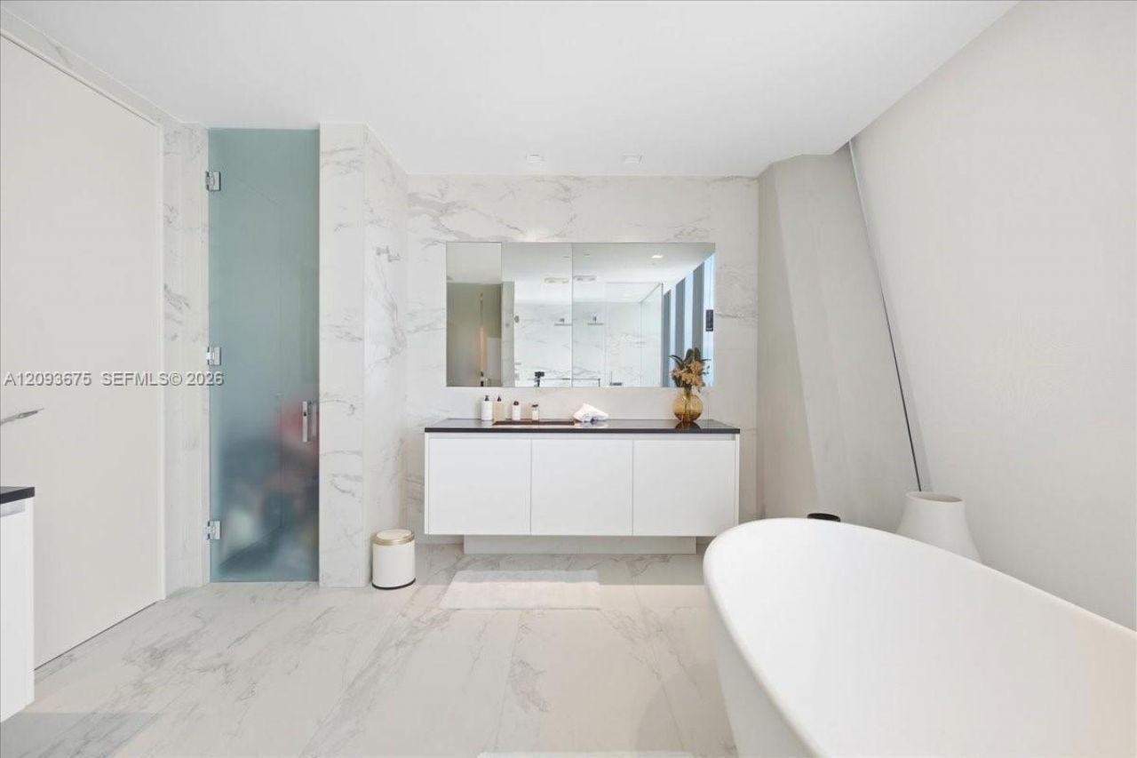 1000 Biscayne Blvd , Unit 4102, Miami, FL 33132 Photo