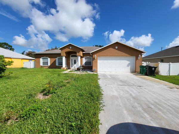561 SE Walters Terrace, Port St. Lucie, FL 34983