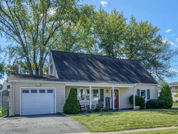 2 Renault Dr, Mount Olive, NJ 07836