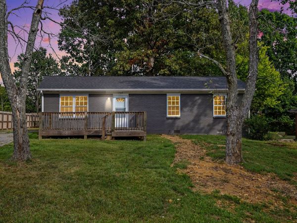 1706 Woodside Dr , Springfield, TN 37172