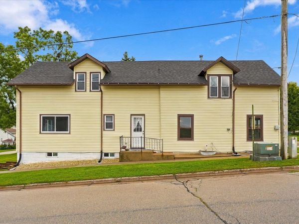 124 W Main Street, Epworth, IA 52045
