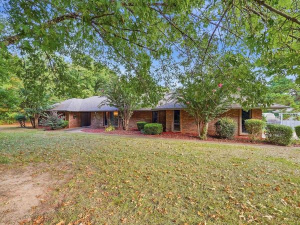 1414 Country Club Road, Arkadelphia, AR 71923