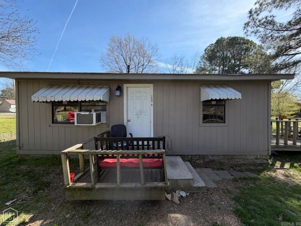 300 B E Matthews Street , Brookland, AR 72417