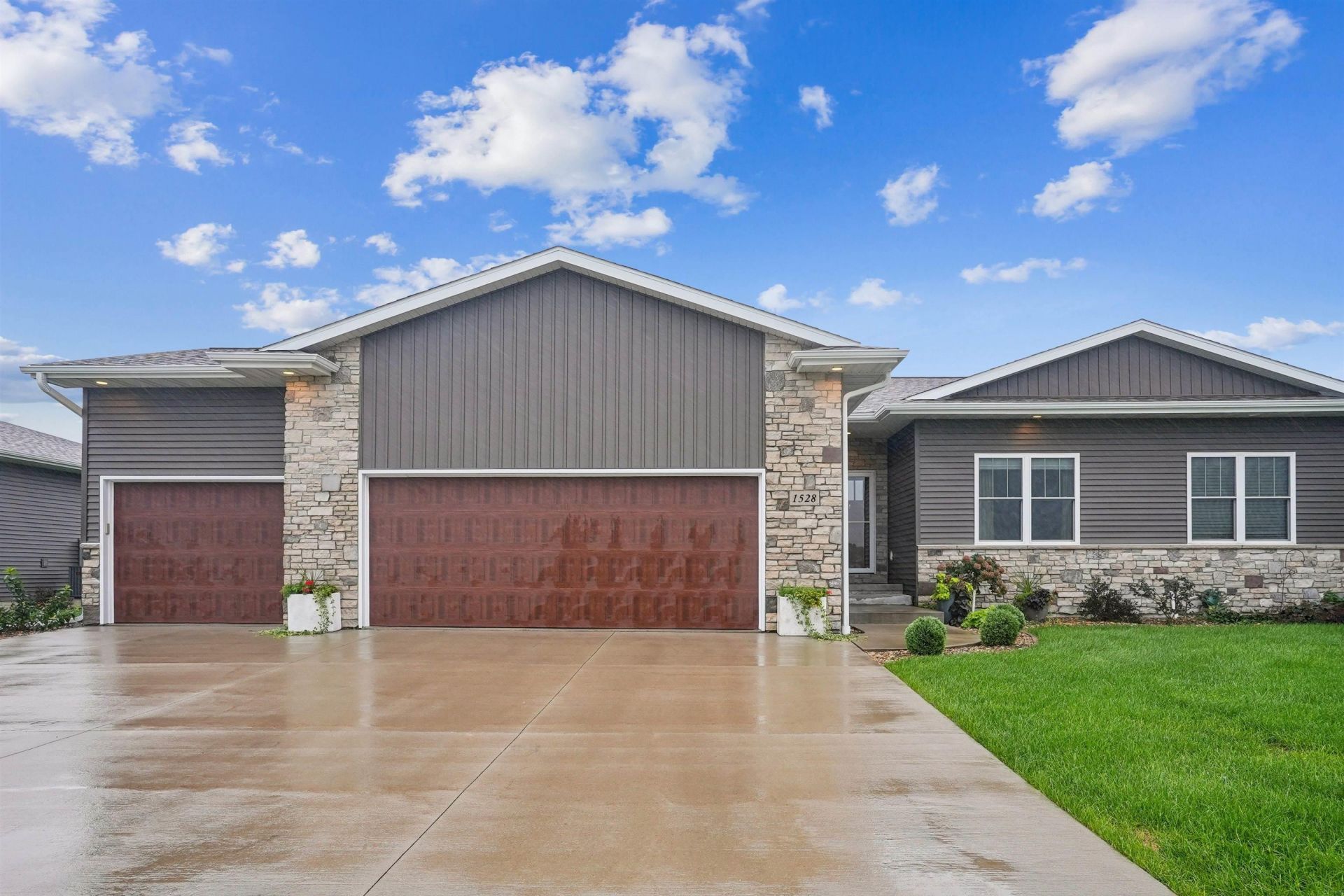 1528 Faithway Drive, Cedar Falls, IA 50613 Main Photo