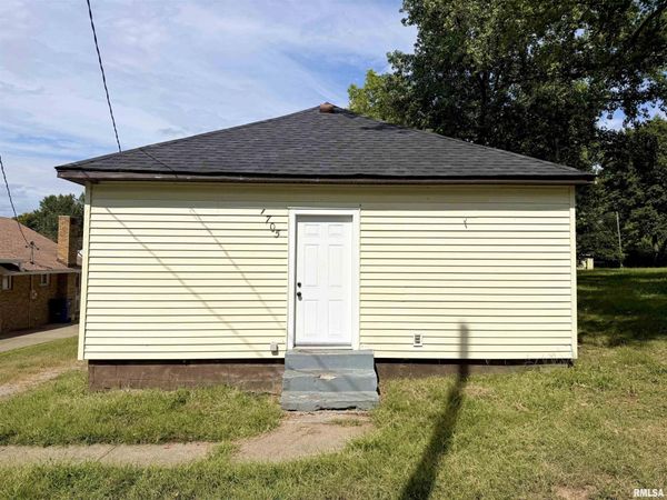 1705 E POPLAR Street, West Frankfort, IL 62896