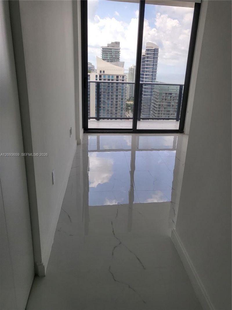 45 SW 9th Street , Unit 4303, Miami, FL 33130 Photo