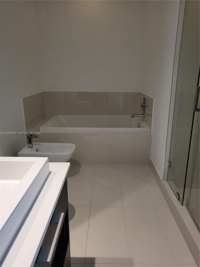 45 SW 9th Street , Unit 4303, Miami, FL 33130 Photo