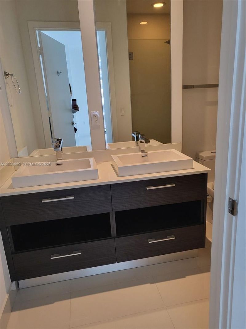 45 SW 9th Street , Unit 4303, Miami, FL 33130 Photo