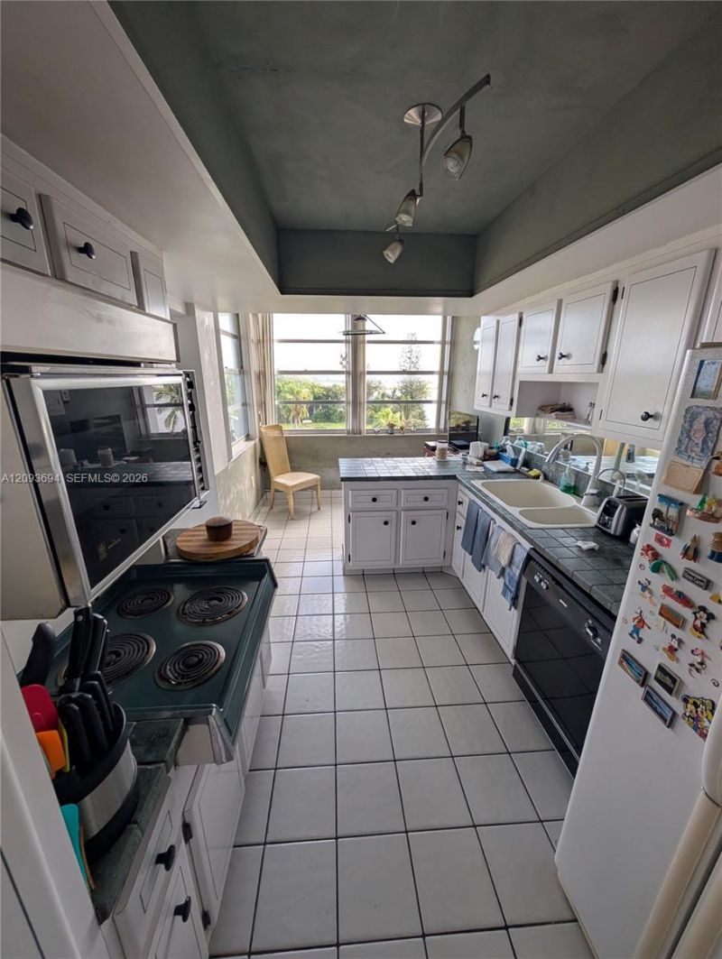 11930 N Bayshore Dr, Unit 502, North Miami, FL 33181 Photo