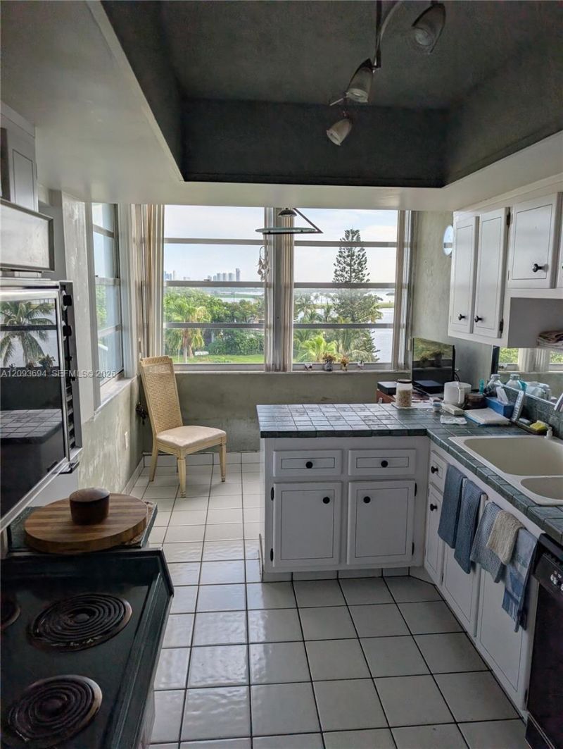 11930 N Bayshore Dr, Unit 502, North Miami, FL 33181 Photo