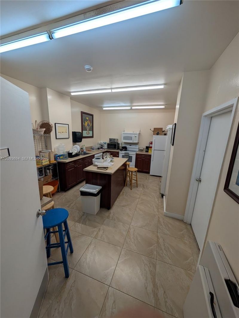 11930 N Bayshore Dr, Unit 502, North Miami, FL 33181 Photo