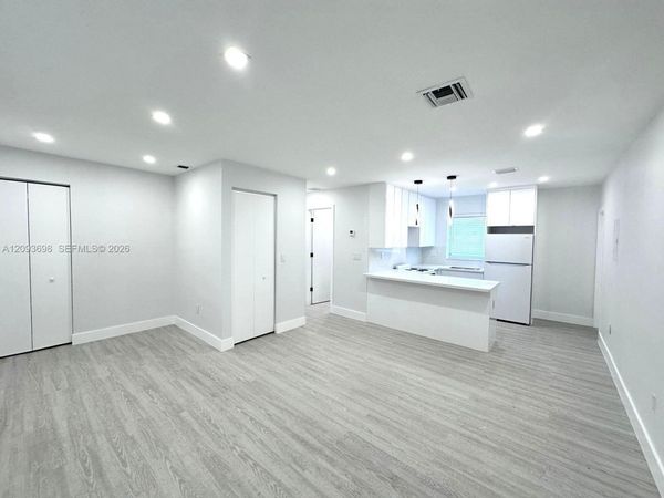 215 Zamora Ave , Unit 9, Coral Gables, FL 33134