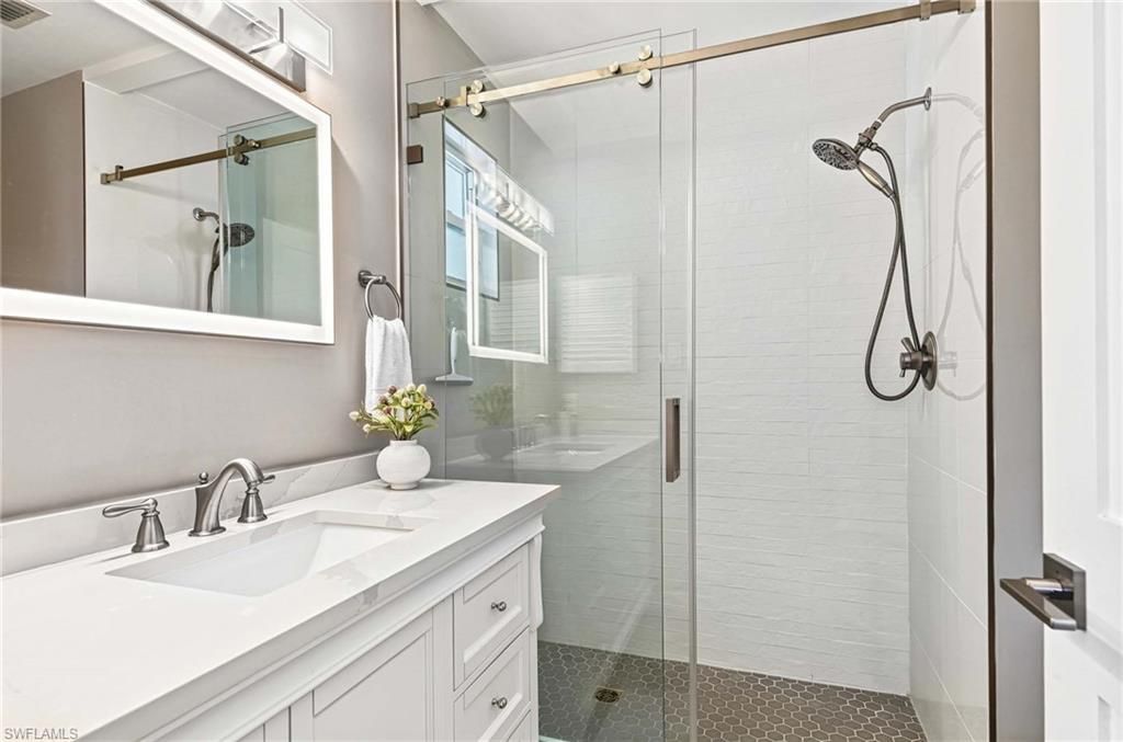 9 Pelican St E, Naples, FL 34113 Photo
