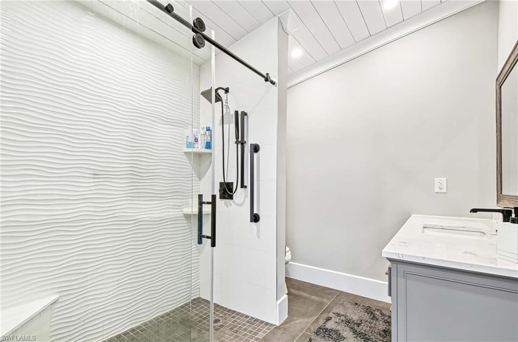 9 Pelican St E, Naples, FL 34113 Photo