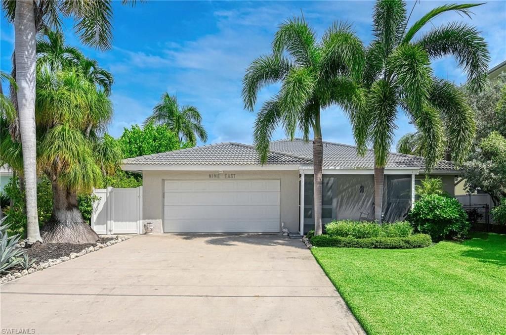 9 Pelican St E, Naples, FL 34113 Photo
