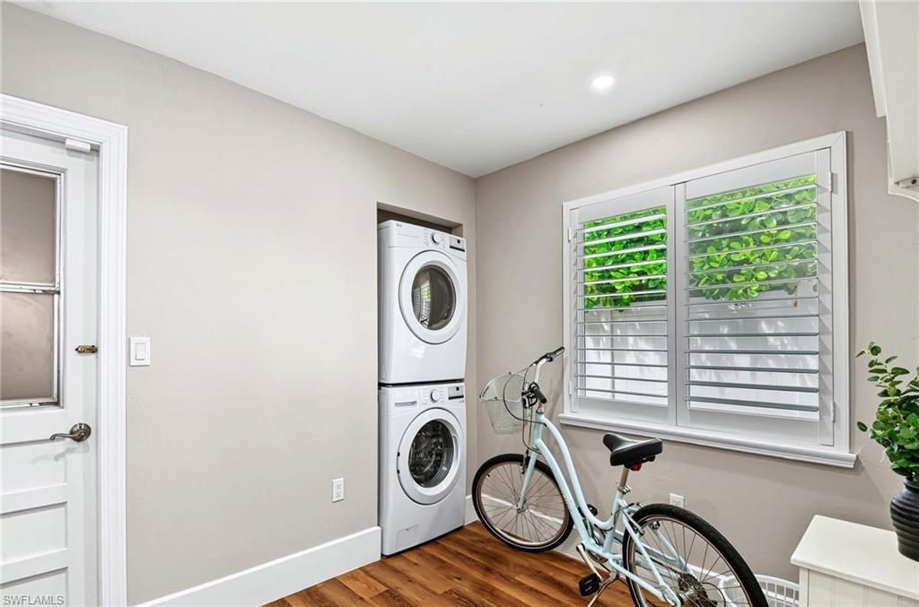 9 Pelican St E, Naples, FL 34113 Photo