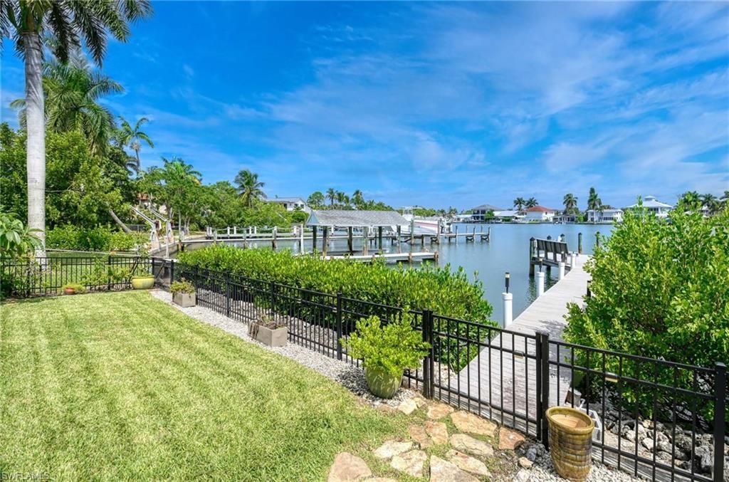 9 Pelican St E, Naples, FL 34113 Photo