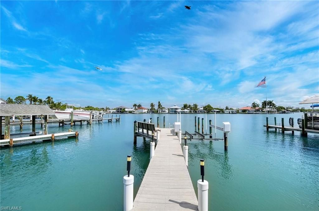 9 Pelican St E, Naples, FL 34113 Photo