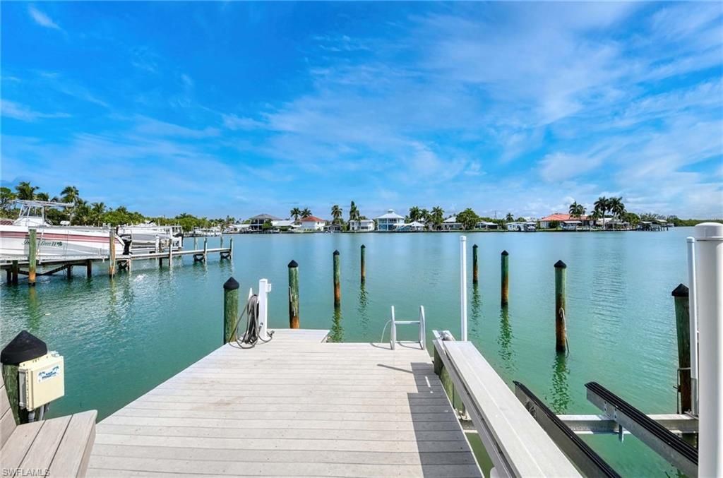 9 Pelican St E, Naples, FL 34113 Photo