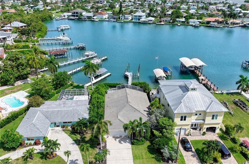 9 Pelican St E, Naples, FL 34113 Photo