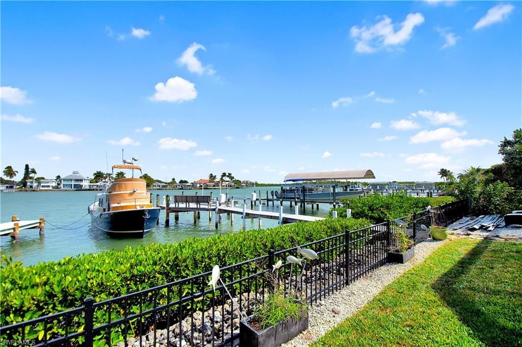 9 Pelican St E, Naples, FL 34113 Photo