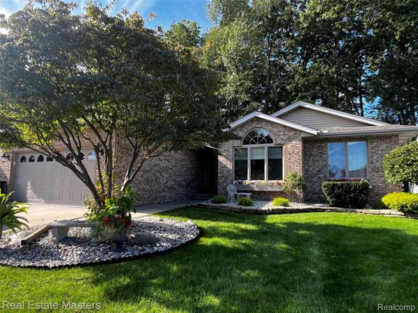 3923 Oak Hills Circle , Port Huron, Mi 48060