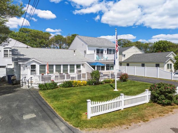 90 Kings Highway, Hampton, NH 03842