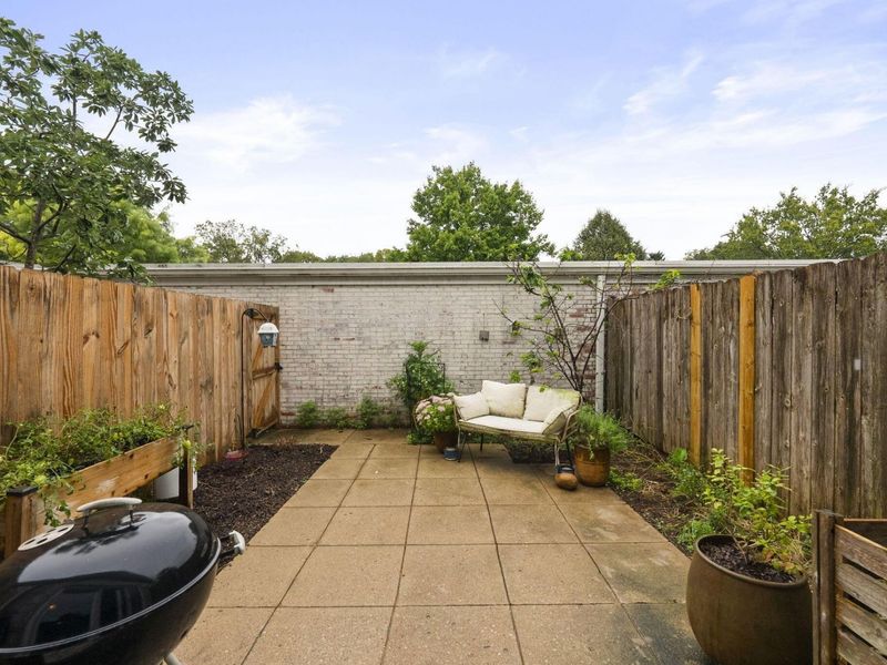 2866 Chateau Circle, Unit 97, Columbus, OH 43221 Photo 24
