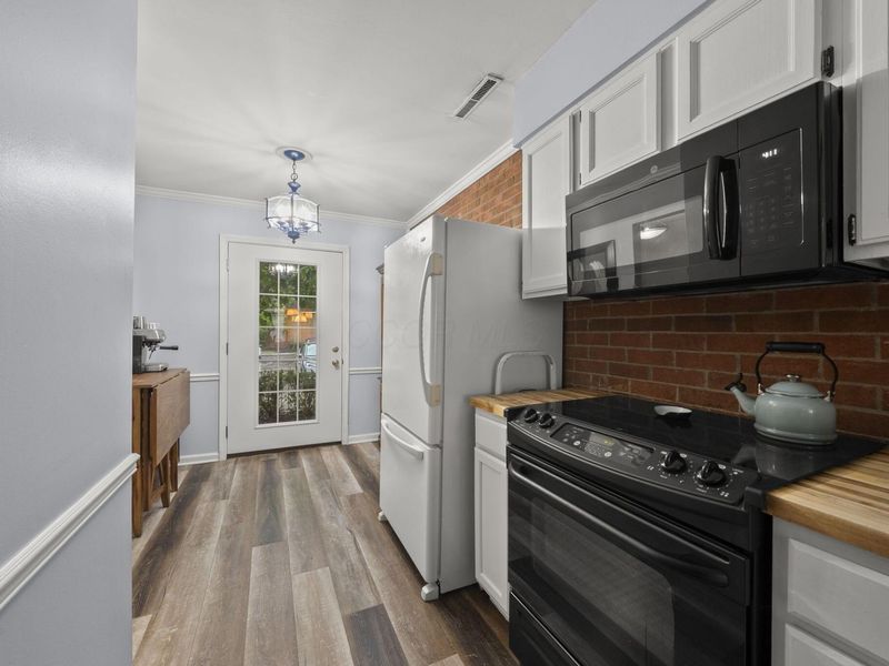 2866 Chateau Circle, Unit 97, Columbus, OH 43221 Photo 4