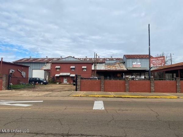 436 W Peace Street, Canton, MS 39046