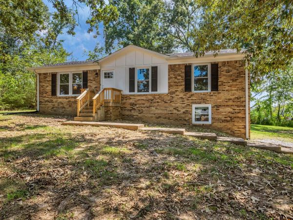 105 Ravenwood Cir, Dickson, TN 37055