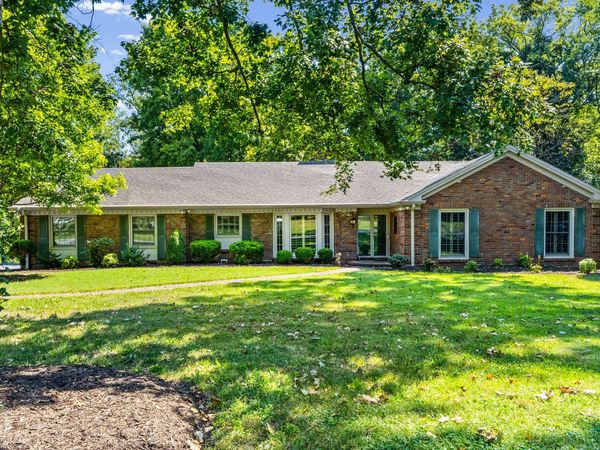612 Deepwood Dr , Hopkinsville, KY 42240