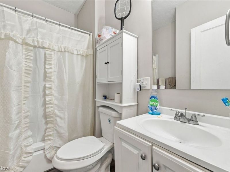 10816 Grandview Avenue, Cleveland, OH 44104 Photo 17