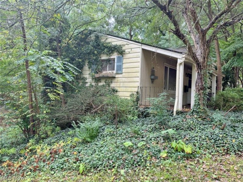 671 Lafayette Drive, Akron, OH 44303 Photo 2