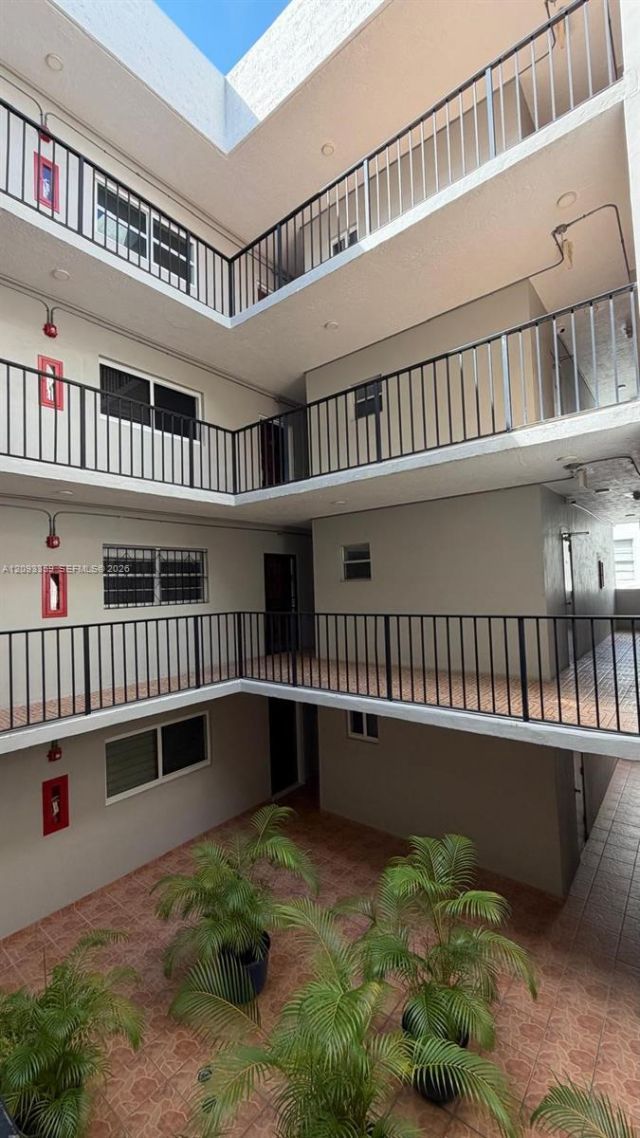 6965 Harding Ave , Unit 305, Miami Beach, FL 33141 Photo
