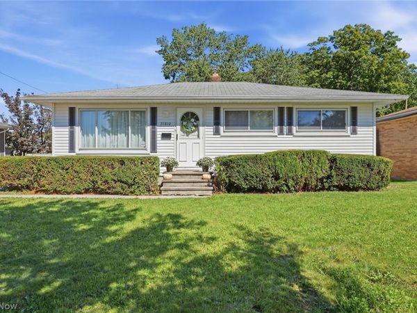 21810 Forestview Circle , Brook Park, OH 44142