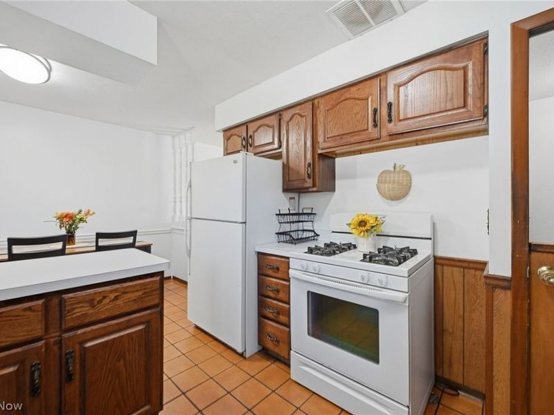 21810 Forestview Circle, Brook Park, OH 44142 Photo 13