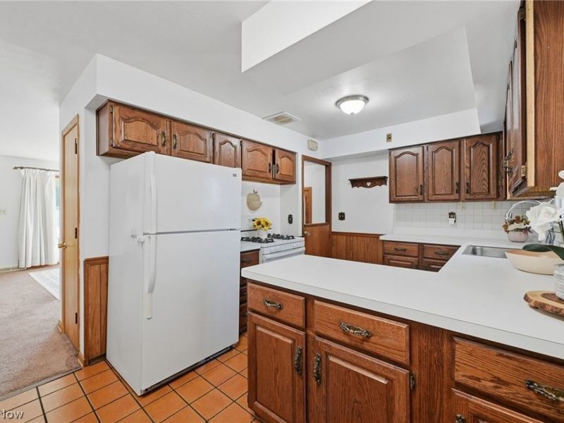 21810 Forestview Circle, Brook Park, OH 44142 Photo 14