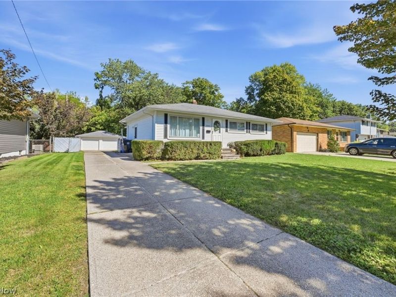 21810 Forestview Circle, Brook Park, OH 44142 Photo 2