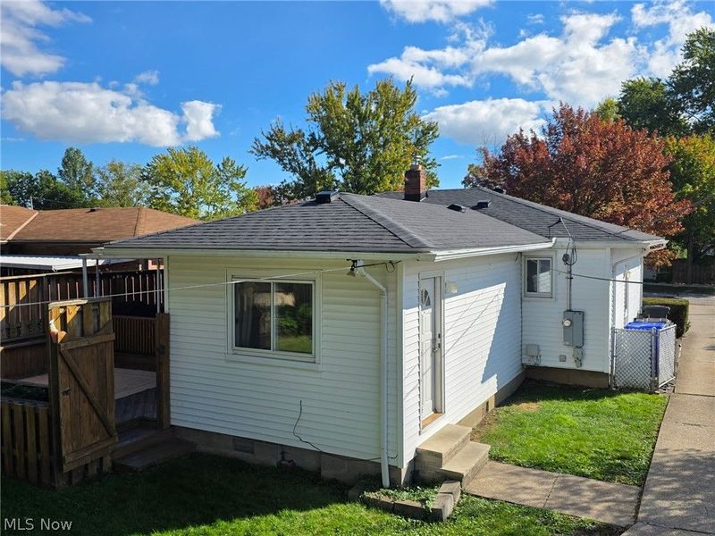 21810 Forestview Circle, Brook Park, OH 44142 Photo 2