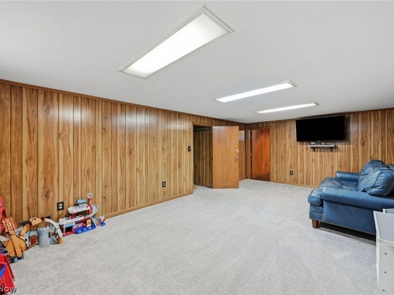 21810 Forestview Circle, Brook Park, OH 44142 Photo 24