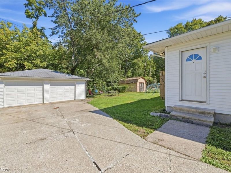 21810 Forestview Circle, Brook Park, OH 44142 Photo 31