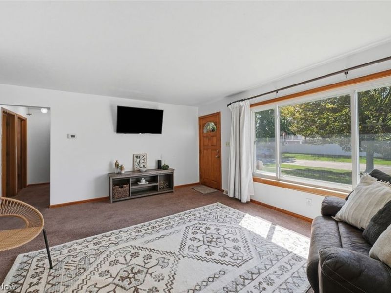 21810 Forestview Circle, Brook Park, OH 44142 Photo 6
